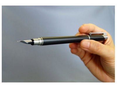 重厚で軽量。軽量素材による高級筆記具３種発売。 １４グラムの万年筆を含む、ＺＯＯＭシリーズ発売２０年記念