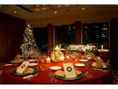 きらめくツリーに見守られて 期間限定プラン「クリスマスウエディング」 2007 年11 月23 日（金・祝）～12 月25 日（火）