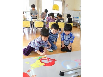 東日本大震災復興支援プロジェクト　スクールバス『なかよし共和国』を宮城県亘理郡亘理町へ寄贈　遊具保管庫を宮城県（東松島市、気仙沼市、女川町）、岩手県（大槌町）へ寄贈