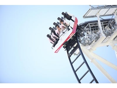 本日４月１日、第１号の“絶叫”新郎新婦が誕生！！「高飛車ウェディング」