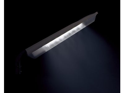 プルキンエ現象を応用、夜道が明るく見える「LED防犯灯 アカルミナ」 新発売