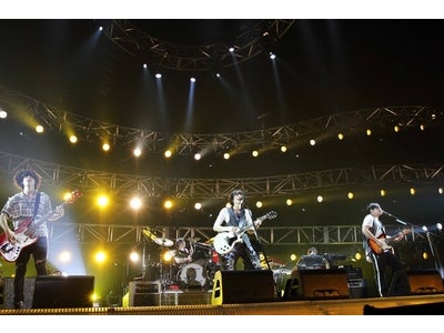「2011年も音楽でみんなの背中を押し続けたい。」flumpoolの2010年を締めくくるスペシャルライブをＷＯＷＯＷでＯＡ！！