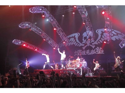 GACKTが率いるロックバンド、YELLOW FRIED CHICKENz。　大熱狂の国内ツアー・ファイナルをＷＯＷＯＷで独占放送！