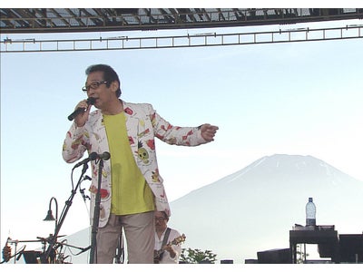 富士山を望む湖畔で“3776”回目のコンサート！さだまさしのとびっきり贅沢なライブをWOWOWが独占放送！