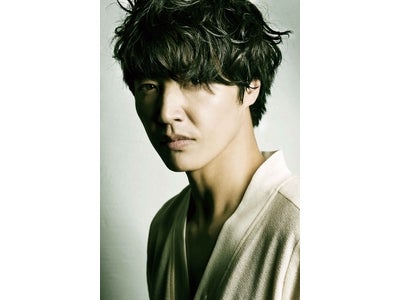 韓国で視聴率３０％超えを連発する俳優、そして歌手として活躍するユン・サンヒョン。日本初ツアーの模様を始め、彼の魅力に迫るスペシャル番組をＷＯＷＯＷ独占放送！