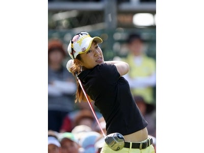 期待の新人女子プロゴルファー藤本麻子選手と用品使用契約を締結