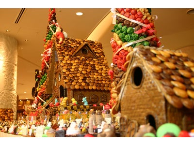 クリスマスイベント2010「サンタさんからの贈り物」 12月24日（金）まで開催　期間限定の『ジンジャーブレッドハウス』展示