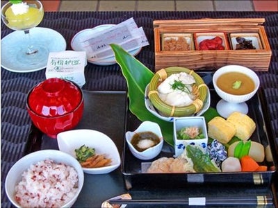 長寿の島々八重山の島豆腐と恵み 約100種を使用 八重山朝食膳『百美養(ひゃくびよう)』をご提供