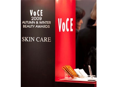 講談社VOCE1月号は「2009年下半期ベストコスメ」総力特集！ ベストコスメ授賞式を開催。