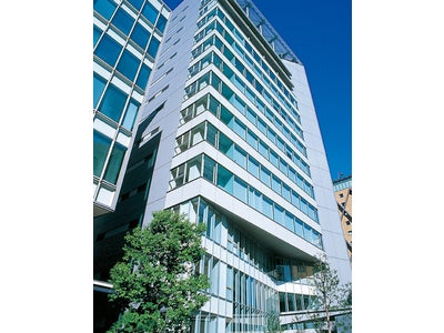 富士フイルムと共同開発した高透明・日射調整タイプの建物用ウインドーフィルム新製品を発売