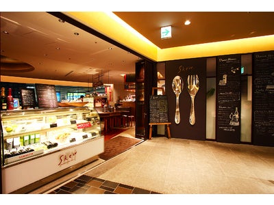 くつろぎ感いっぱいの空間でランチからカジュアルバル使いまで楽しめるオールデイユースな新店舗 ブラッスリー・カフェ『Skew（スキュー）』2009年12月2日（水）有楽町マルイ3Fにオープン！！