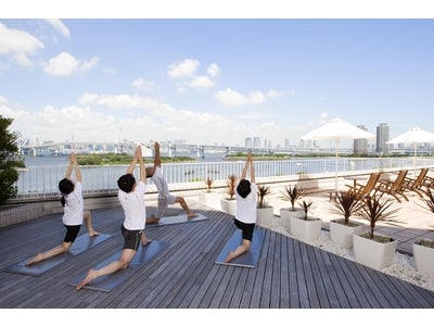 【ホテル日航東京】開放的なテラスで東京の絶景を望むヨガレッスン　「テラス de YOGA」発売　2012年4月1日（日）～6月30日（土）