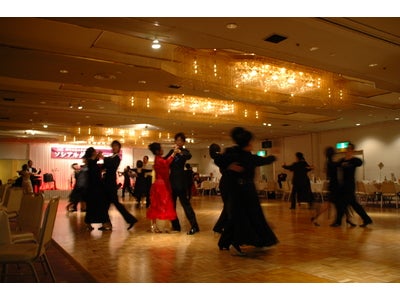 【川崎日航ホテル】ドレスの淑女と燕尾服の紳士が行き交うホテル主催の社交ダンスイベント「第15回ソシアルダンスパーティ」を開催！
