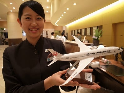 【ＪＲタワーホテル日航札幌】JALボーイング787モデルプレーンがお子さまチェックインカウンターに登場