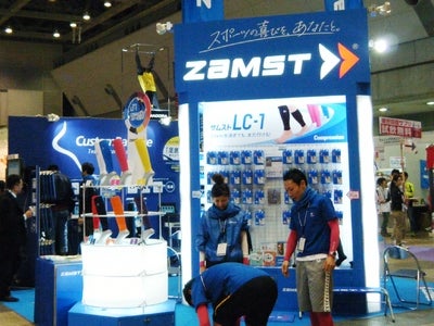 東京マラソンＥＸＰＯ２０１２に今年も「ザムスト」ブースを出展、ランニング向け新製品の発表を行います。