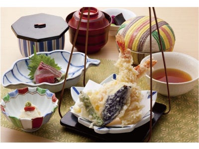 32階　日本料理｢明石｣　AKASHI 大人気メニューが復活 「明石御膳」 築地市場直送ランチ 2012年5月31日（木）まで 1名様　2,800円（税・サービス込） ランチ11：30～14：30