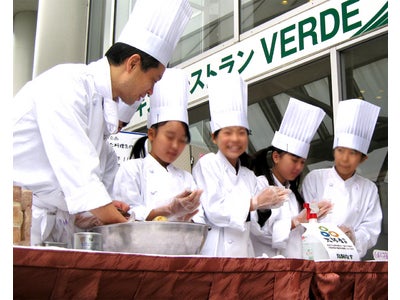 １１／２３　勤労感謝の日特別企画 「シェフと大阪産（もん）を使った料理を作ろう！」イベント開催 大阪産（もん）を使った小学校アイデア料理コンテストの入賞作品を期間限定ホテル内レストランで提供