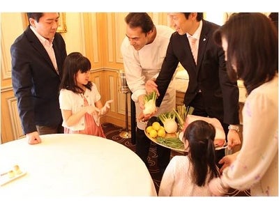親子でお楽しみいただけるジョエル・ロブションのスペシャルなコース 夏休み「親子でロブションフレンチ」 日時：2012年7月21日（土）～8月31日（金）　場所：「ジョエル・ロブション」　3階