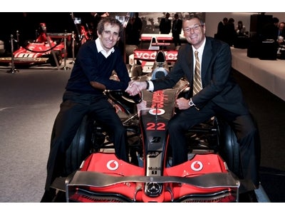アラン・プロストがタグ・ホイヤーのエキシビション〈150年にわたりスピードを制して/150 Years of Motor Racing〉に登場