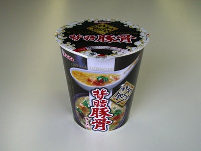 タテロング　渾身の飲み干す一杯背脂豚骨ラーメン　新発売