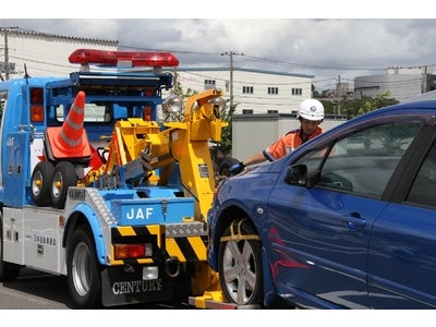 大型連休のＪＡＦロードサービス依頼内容は、一般道路で「バッテリー上がり」、高速道路で「タイヤのパンク」がTOP