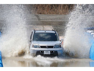 台風接近中！ 大雨・集中豪雨に注意！冠水路走行は水深が浅くても危険