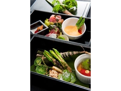 セント レジス ホテル 大阪 アフィシアナード「Nakahigashi's Table」  「ラ ベデュータ」シェフ中東俊文と、ミシュラン二つ星「草喰　なかひがし」店主中東久雄氏、初の親子饗宴が実現