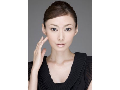11月11日は「美しいまつ毛の日」、これを記念した「第1回 まつ毛ビューティ大賞 2011」は女優の田丸 麻紀さんに決定