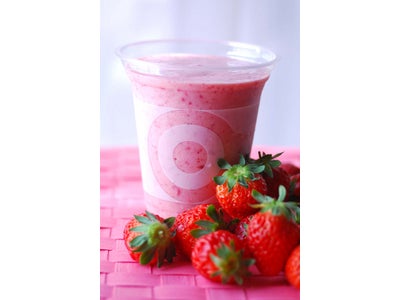 ストロベリーひとつかみ＋ナイトミルク＝夏バテしらず  「お疲れスムーチ」を発売 　　期間7/16（水）～8/15(金)　 1日30杯限定