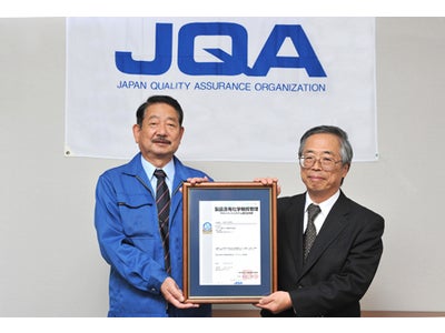 ISO 9001との組合せ審査でＲＥＡＣＨ、ＲｏＨＳ対応製品含有化学物質マネジメントの第一号適合証明書をトモト電子工業株式会社に発行
