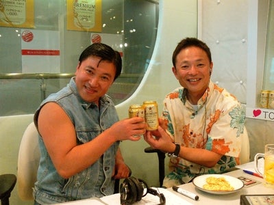 4月30日、スギちゃんが渋谷スペイン坂から生放送に登場！「お客さんに囲まれて幸せだぜぇ！」