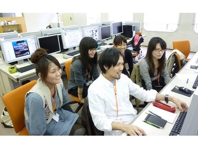 在学中に制作現場さながらの案件に取り組むデジタルハリウッドのOJT、関西のフリーペーパー「ITOMA（イトマ）」掲載記事をデジハリ大阪校の在校生が制作