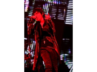 氷室京介、LIVE CD付き「KYOSUKE HIMURO TOUR2010-11 BORDERLESS  “50×50 ROCK'N' ROLL SUICIDE”」映像化決定!2/15発売
