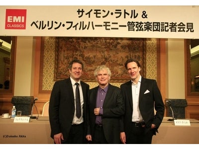 世界トップ指揮者「サイモン・ラトル」3年ぶりの来日、会見で「私たちの共通言語である"音楽"で皆さまを少しでも支えることができれば嬉しく思います」とコメント
