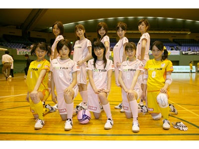 ヒュンメル 芸能人女子 フットサルチーム「ミスマガジン」と契約