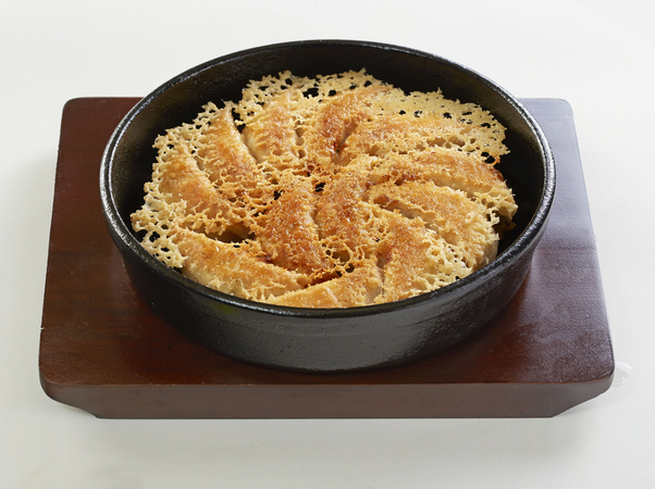 名物　鉄鍋餃子