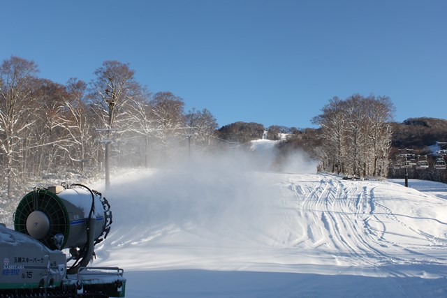 11月25日朝の人工降雪作業①