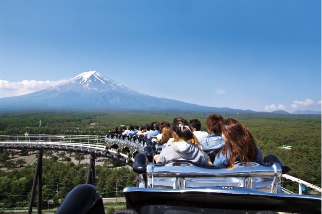 「FUJIYAMAスカイデッキ」からは「FUJIYAMA」と同じ高さから富士山が一望できる