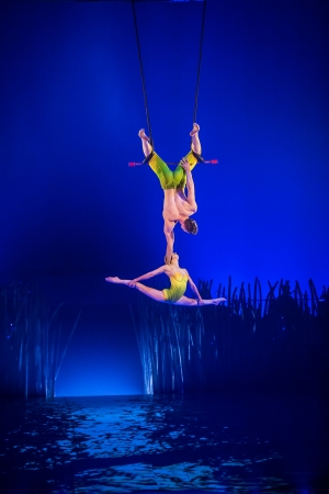 「フィックスト・トラピス・デュオ」Photo：Matt Beard Costumes：Kym Barrett (C) 2014 Cirque du Soleil