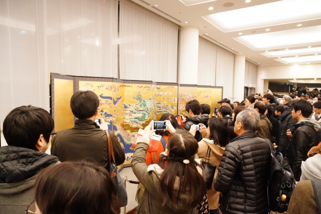 関東初公開のデジタル想定復元された「大坂冬の陣図屛風」（プレミア前夜祭）