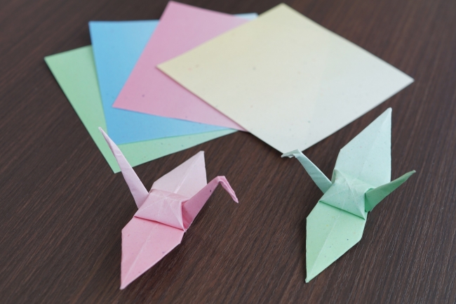 カラフルフィッシュを使った折鶴（イメージ）