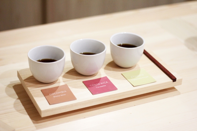 農園ごとのコーヒーが比べられる「飲み比べセット」680円。 農園ごとのコーヒーが比べられる「飲み比べセット」680円。