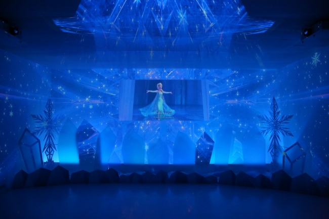 「アナと雪の女王」特別映像シアター
