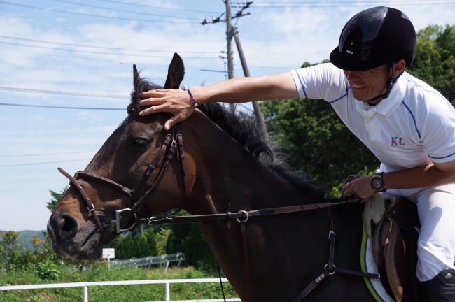引退馬をリトレーニングする岡山県吉備中央町のNPO法人理事長　西崎純郎