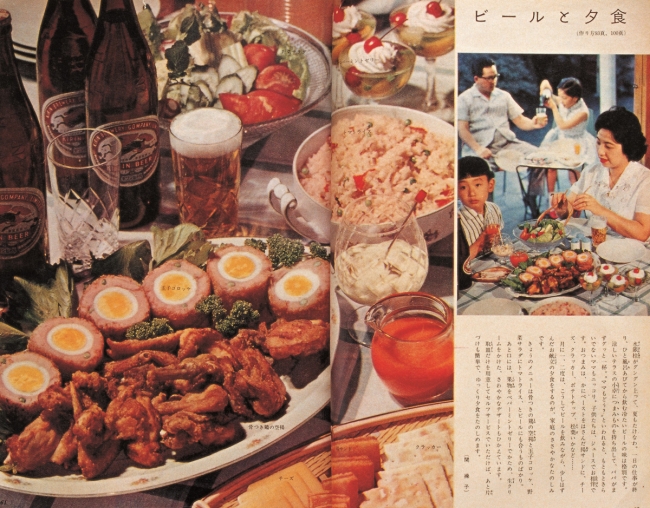 高度成長期、家族そろっての食事は、だんらんを楽しむひとときになった。「主婦の友」昭和36年7月号では、スコッチエッグ、鶏のから揚げ、サラダを大皿で盛る、休日の夕食を提案。