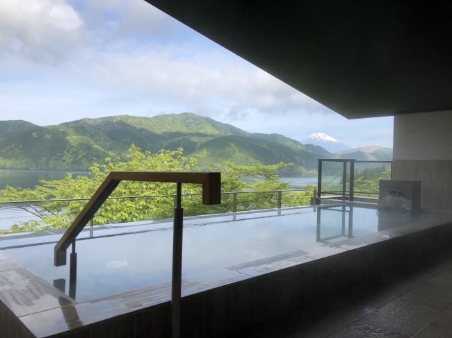 龍宮殿本館　女性露天風呂からの芦ノ湖と富士山