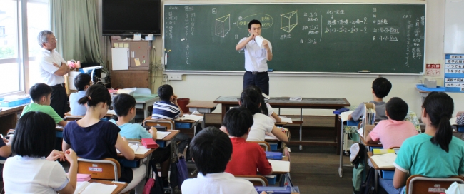 須磨浦小学校での授業風景(2014年度撮影)