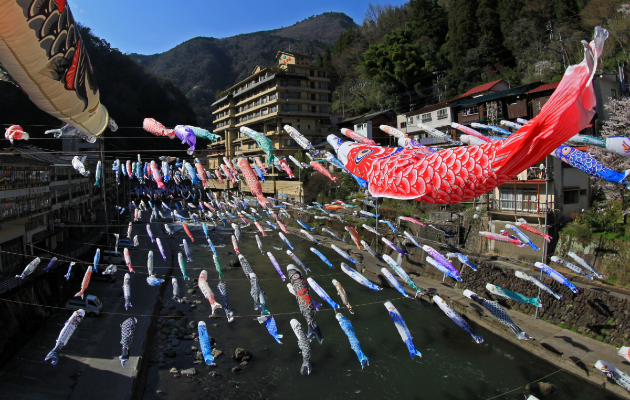 ［熊本県小国町］杖立温泉鯉のぼり祭り