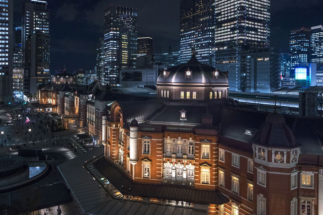 ホテルが位置する東京駅丸の内駅舎と街並み