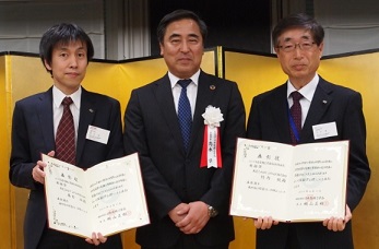 左から春日　研さん、JEMA　専務理事　高本氏、竹内 純さん